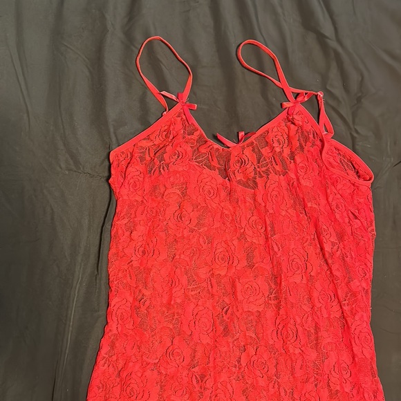 Red lace nightie with matching g-string - Picture 2 of 4